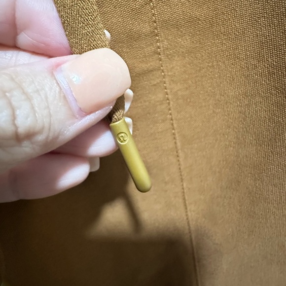 Lululemon Bowline Pants size Small Burnt Caramel Utiltech Khaki Flax EUC - Picture 7 of 8